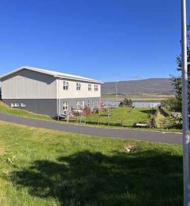 Fellabær Apartment | Lakeside Apartments