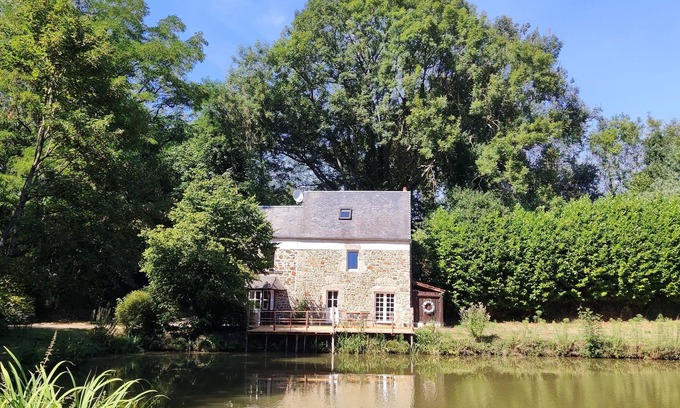 Courcy Cottage | Lakeside Cottage, 15 min from the beach, D-Day, ideal for families, calm and nature