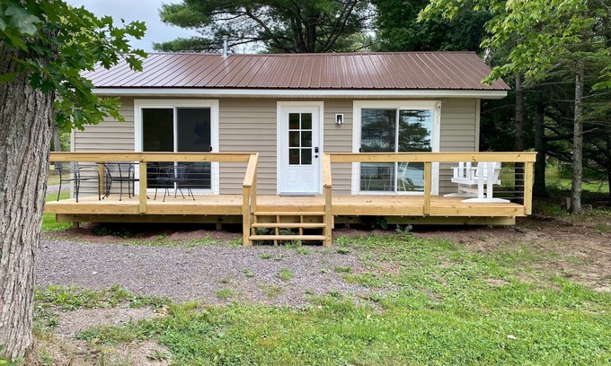 Lake Linden House | Lakeside Cottage Just Off Snowmobile/ATV Trail!