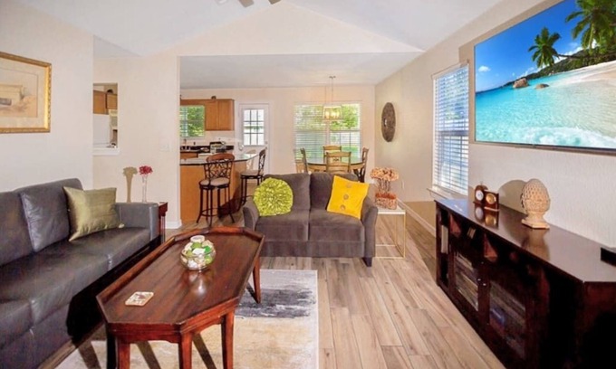 Springdale House | Lakeside Getaway - Next to Beaver Lake