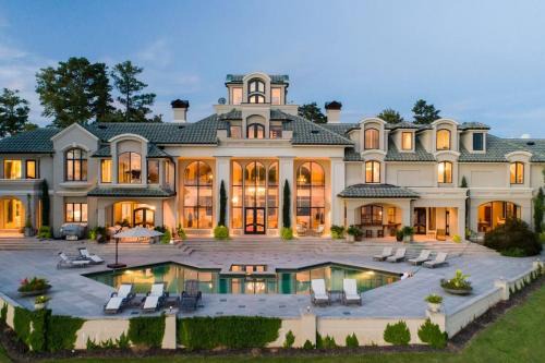 Alexander City Villa | Lakeside Grande Villa