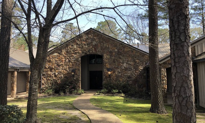 Center Cabin | Lakeside Lodge - Luxury Destination in East Texas