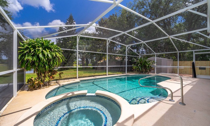 Sunridge Woods House | Lakeside Paradise, the ultimate vacation home minutes from Walt Disney World
