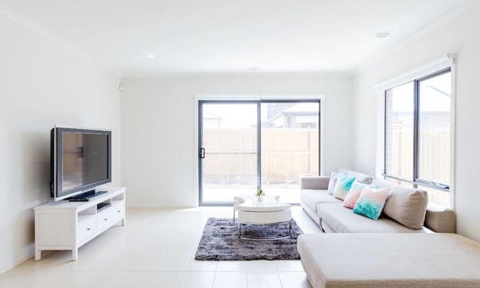 Williams Landing Villa | Lakeside Park Relax Cozy House 2mins to TownCentre