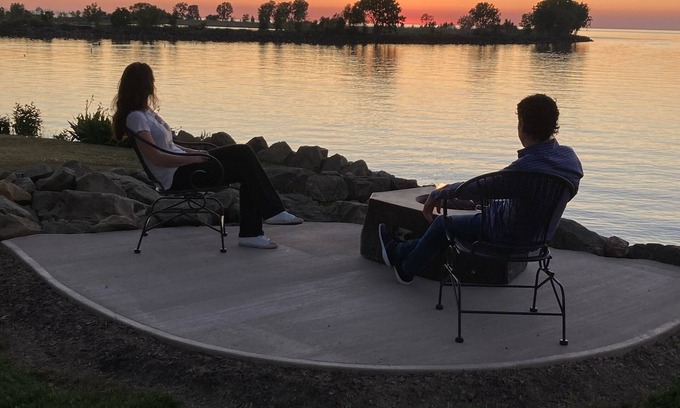 Lorain House | LAKESIDE RETREAT-Overlooking the scenic beauty of Lake Erie, Lorain,Ohio