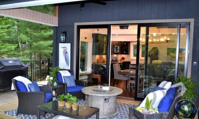 Dorset Cottage | Lakeside Serenity: Modern Comfort Meets Nature