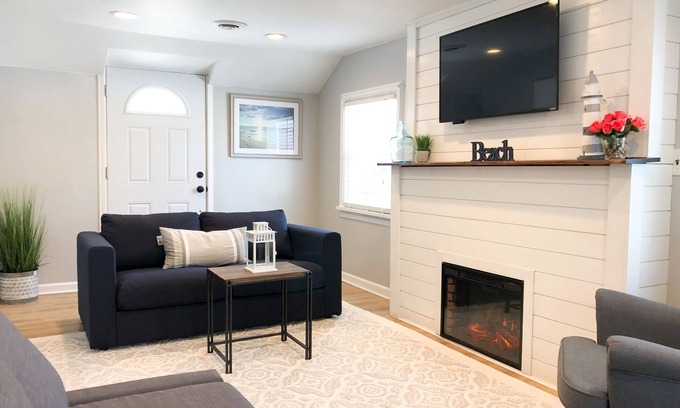 Olcott House | LAKETOWN COTTAGE: 3 bed, New Kitchen, LARGE yard; seconds from the lake & park!