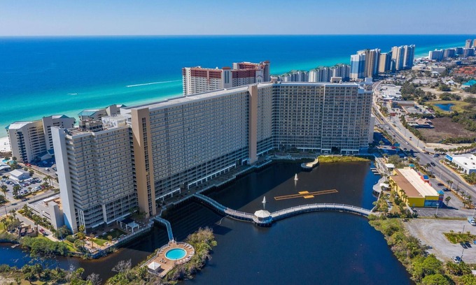 Panama City Beach Condo | Laketown Wharf 1331
