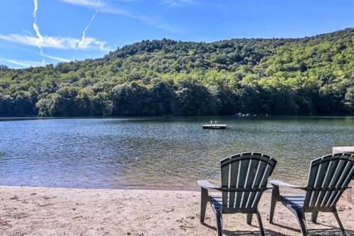 New Fairfield Ski Chalet | Lakeview, Fire-Pit, Private Beach, Grill