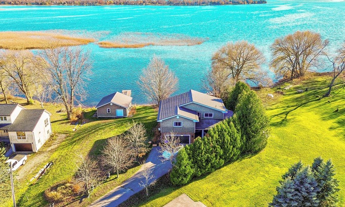 Ramara House | Lakeview from Living Room/Great Fishing/Gaming