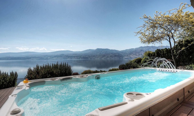 Westbank Villa | Lakeview, near beach with Heated Pool & Sauna