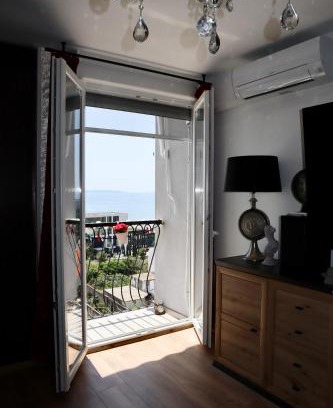 Znjan Apartment | LaLaura soul soothing stay at high quality apartment Znjan 500 m Sea View Magic free Parking