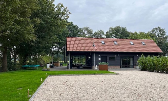 Tollebeek House | Landelijk gelegen vakantiehuis met hottub!