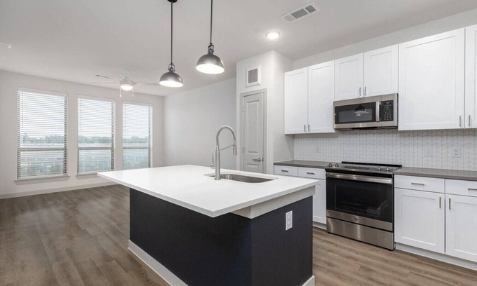 Lower Basin Lake Travis Apartment | Landing at Birdie on Woodland Greens - 1 Bedroom in Plaza Volente