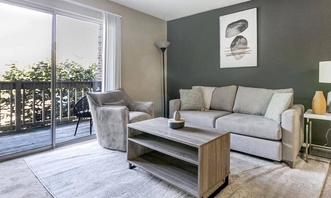 Woodlawn Apartment | Landing at Commons - 1 Bedroom in Woodlawn