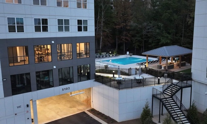 Crestwood South Apartment | Landing at Crestline