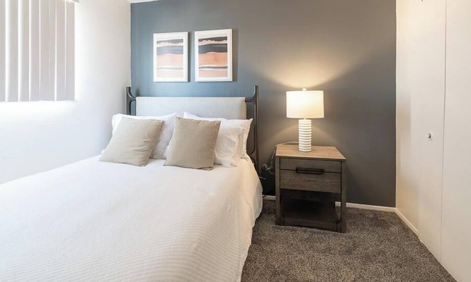 Northeast Heights Apartment | Landing at Mountain Vista Apartments - 3 Bedrooms in Panorama Heights