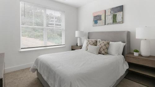 Crestline Heights Apartment | Landing at Station at Crestline - Mountain Brook