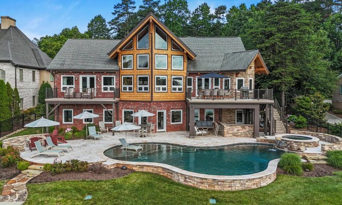 Denver House | Landing at the Lake