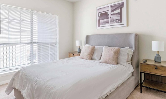 Southbelt/Ellington Apartment | Landing | Incredible 2BD, Clubhouse, Pool