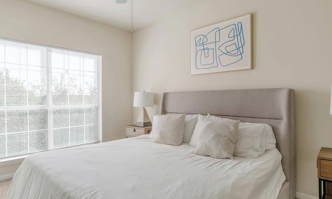 Southbelt/Ellington Apartment | Landing | Modern 1BD, Game Room, Clubhouse