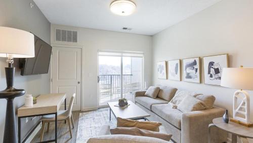 Dundee-Happy Hollow Historic District Apartment | Landing - Modern Apartment with Amazing Amenities (ID8168X67)