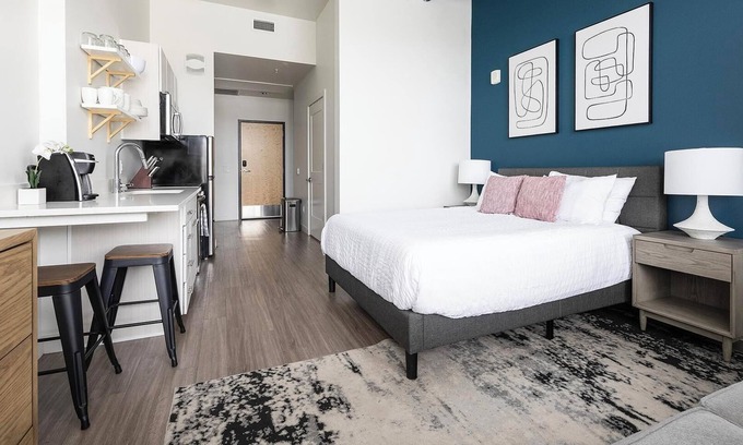River North Art District Apartment | Landing | Spectacular Studio, Clubhouse, Gym