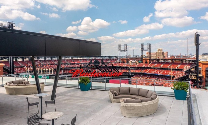 Downtown St. Louis Apartment | Landing | Stunning 1BD, Pool, Gym