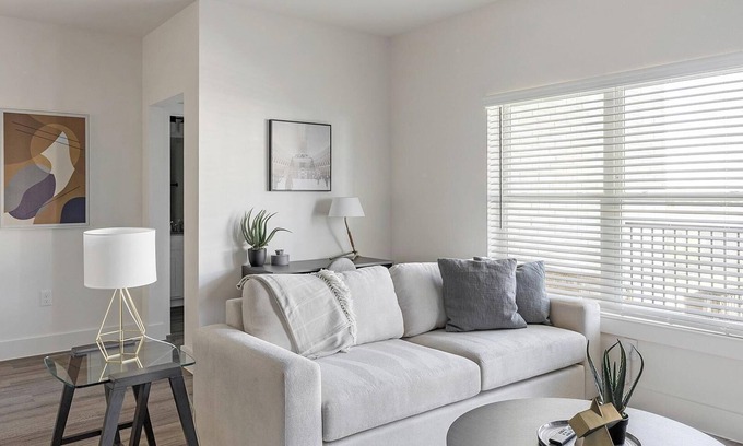 Venus Apartment | Landing | Stunning 2BD, Gym, Clubhouse