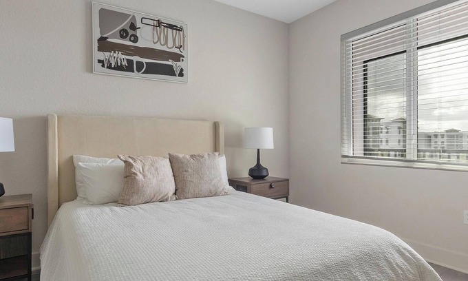 Palmetto Apartment | Landing | Stunning 2BD, Yoga Studio, Pool