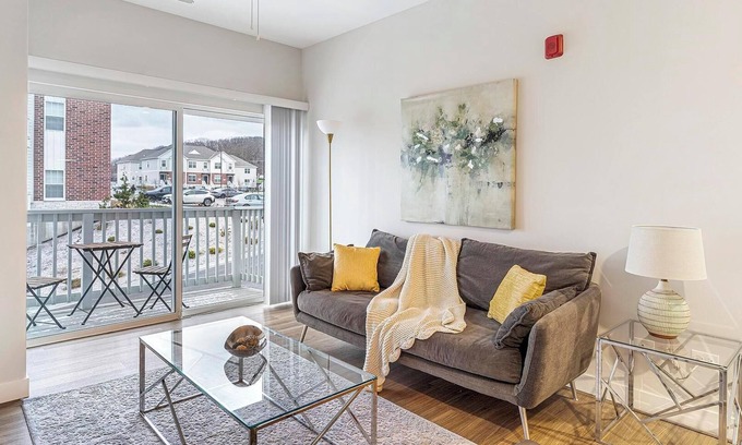 Willow Springs Apartment | Landing | Stylish 2BD, Gym, Clubhouse