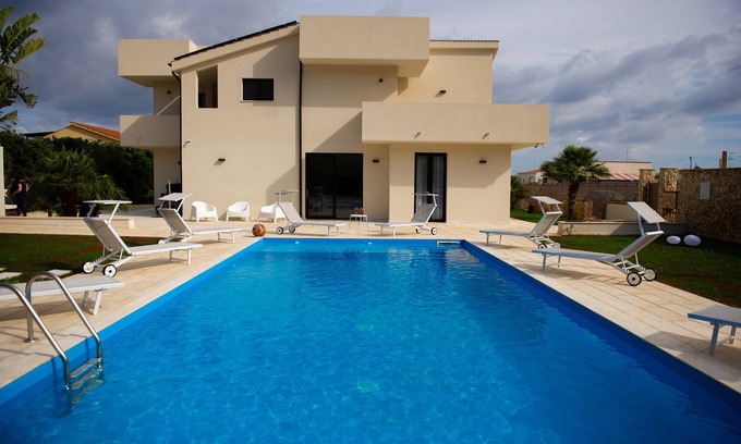 Pizzolungo Apartment | LANDLORD TYPE