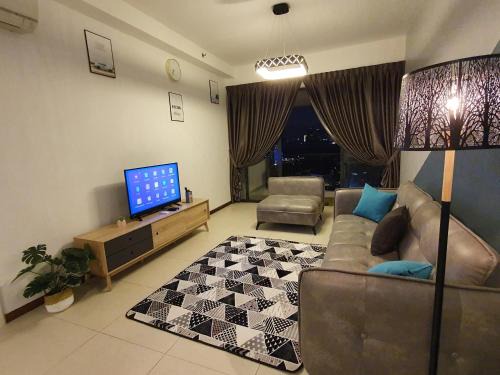 Tanjung Bungah Apartment | Landmark By Katana 4BR Romantic Seaview Homestay Gurney无敌海景四房套房