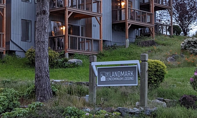 Eastsound Hotel | Landmark Inn on Orcas Island