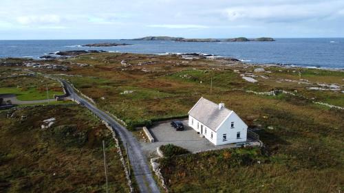 Gannoughs House | Lands End Cottage - Connemara
