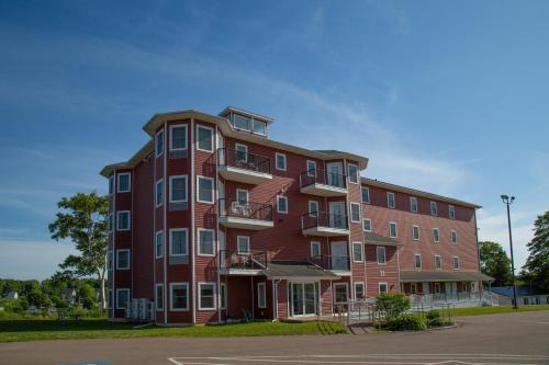 Montague Hotel | Lanes Riverhouse Inn & Cottages