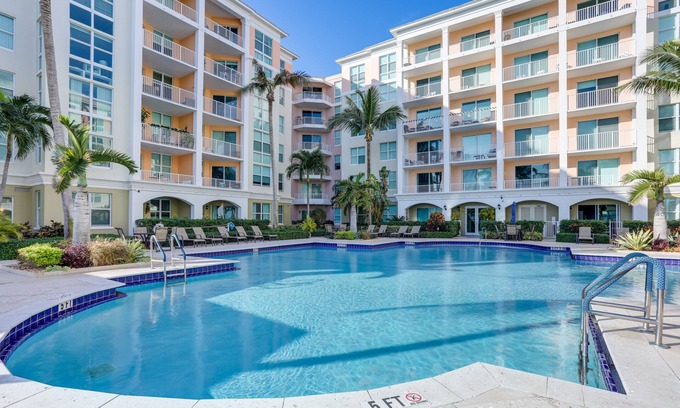 East Ocean Ave Condo | Lantana Condo w/Balcony: 11 Mi to Palm Beach!