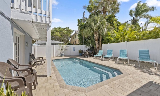 Siesta Key Village House | Lantana | Pet Friendly Home Located in Siesta Key Village w/Heated Pool, Walk to Beach!