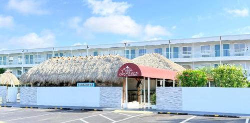 Whitfield Hotel | Lantern Inn & Suites - Sarasota