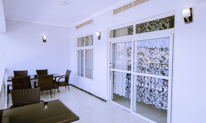 Remera House | LAO TANGREN RESTAURANT & GUESTHOUSE