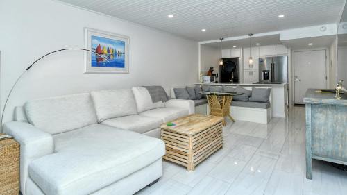 Longboat Key Apartment | LaPlaya 102E-Tropical garden view near the pool!