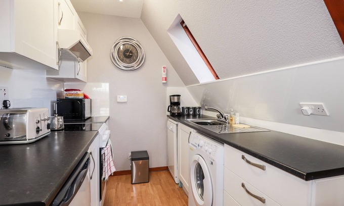 Heights of Achterneed Cottage | Larchfield Chalet 2