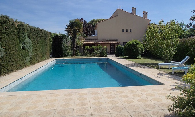 Puyricard Apartment | Large 100 m2 ground floor apartment with private pool and garden