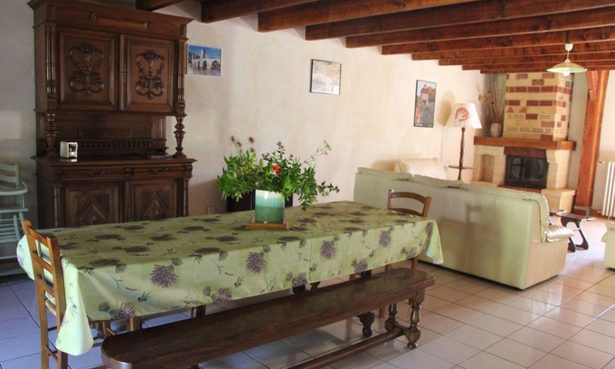 Sarrazac House | Large 3* gite with indoor pool on the causse du Lot in the countryside.