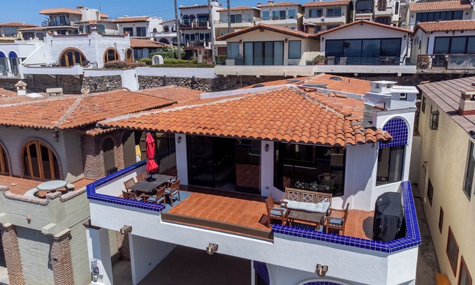 Las Gaviotas House | Large 4 Bedroom Luxury Home in Las Gaviotas!