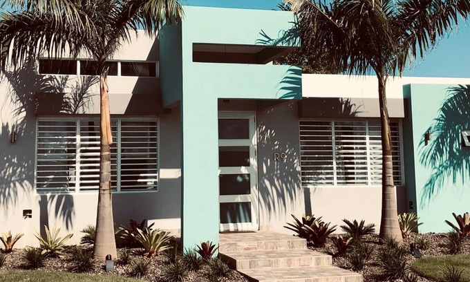 Dorado del Mar House | Large 5BR House, Pool, A/C, Solar/Tesla Batteries, 5 Min Walk to Dorado Beach!