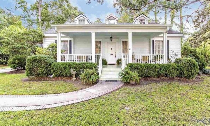 Houma House | Large 5BR House