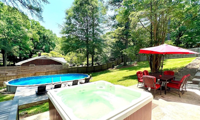 East Point House | Large 6 Bdrm,2 Kitchens,Foosball,BBQ,HotTub-SUMMER:Pool-CloseToAirport&Downtown