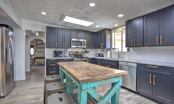 Whispering Hills House | Large 7-bedroom, 4-bath house in NW Tucson - Pool, Pool Table, Sleeps 14+