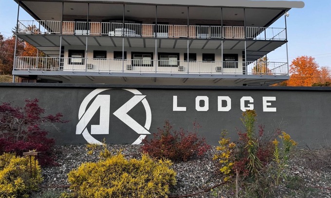 Hunter Cabin | Large 9 Bed 11 Bath Private Lodge, 1.5 Miles To Hunter Mountain W Bar & Games